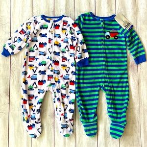 🚜 🚚 2 Baby Boys Fleece Footie Pajamas - Trucks - CUTE! 🚚 🚜
